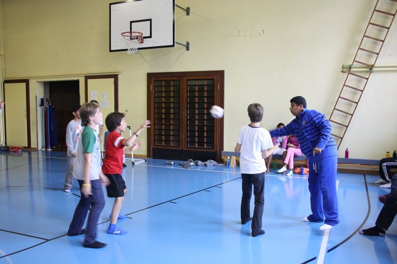 Village Camps International Summer Camp Leysin, Switzerland 2026-08-15 https://www.villagecamps.com/journals_admin/images/683-23-handball (44).jpg